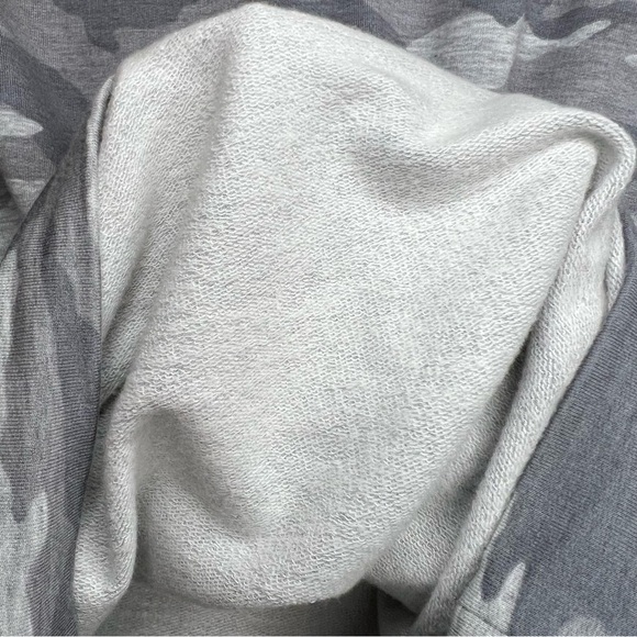 Athleta Women's Balance Pullover Sweatshirt Top Camo Lux Gray Size XXS XS Soft - Picture 5 of 8